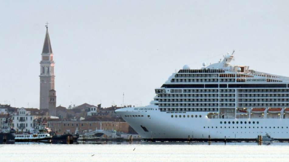 Erstes Kreuzfahrtschiff legt nach 17 Monaten in Venedig an