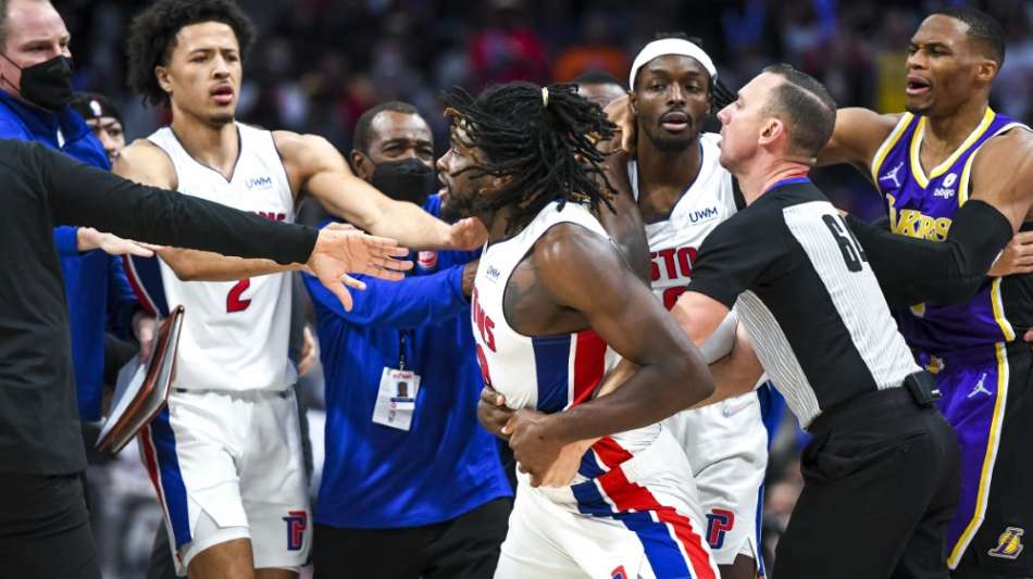 NBA: Feldverweis f&uuml;r James nach Schlag ins Gesicht