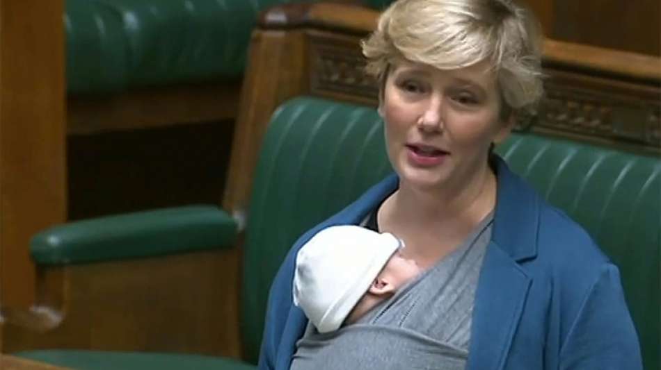 Britische Abgeordnete wegen Mitnahme ihres Babys ins Parlament abgemahnt