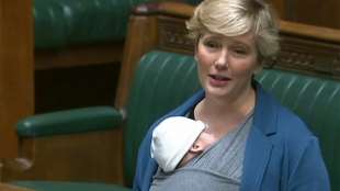 Britische Abgeordnete wegen Mitnahme ihres Babys ins Parlament abgemahnt