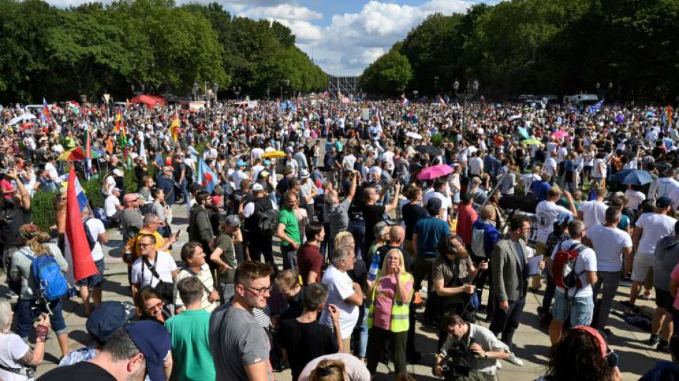 "Spiegel": Innenminister f&uuml;r Teilnehmer-Obergrenze bei Corona-Demonstrationen