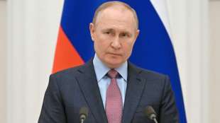 Putin beaufsichtigt russische Milit&auml;r&uuml;bungen mit atomwaffenf&auml;higen Raketen