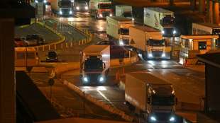 Gro&szlig;britannien lockert Vorgaben f&uuml;r ausl&auml;ndische Lkw-Fahrer