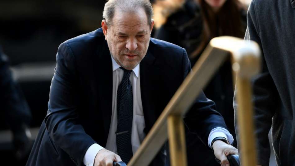 Harvey Weinstein f&uuml;r Prozess nach Los Angeles &uuml;berstellt
