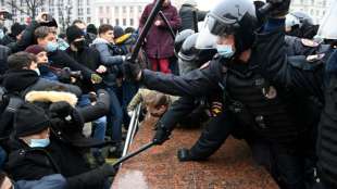 Russische Demonstrantin erneut ins Krankenhaus eingeliefert 