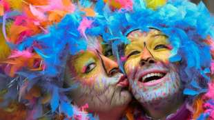 Rosenmontagszug in K&ouml;ln geht im Jubil&auml;umsjahr 2023 erstmals &uuml;ber den Rhein