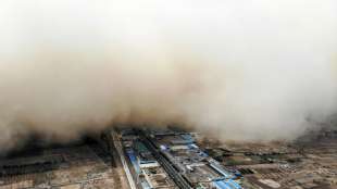 Verkehrsunf&auml;lle und schlechte Luft durch Sandsturm im Nordwesten Chinas