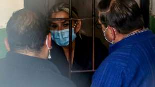 Boliviens Ex-Pr&auml;sidentin &Aacute;&ntilde;ez wird vom Gef&auml;ngnis in ein Krankenhaus gebracht
