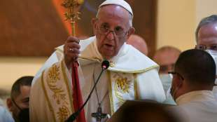 Papst Franziskus h&auml;lt historische Messe im Irak