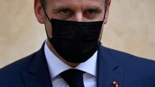 Mann ohrfeigt Frankreichs Pr&auml;sidenten Macron