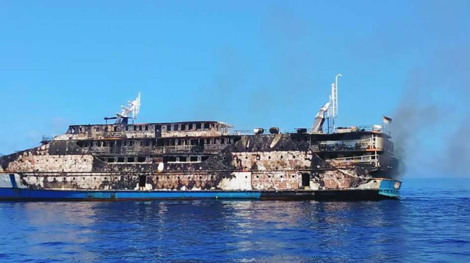 Fast 300 Menschen nach Brand auf F&auml;hre in Indonesien gerettet