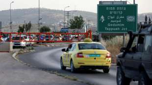 Drei Israelis durch Sch&uuml;sse auf Bushaltestelle im Westjordanland verletzt