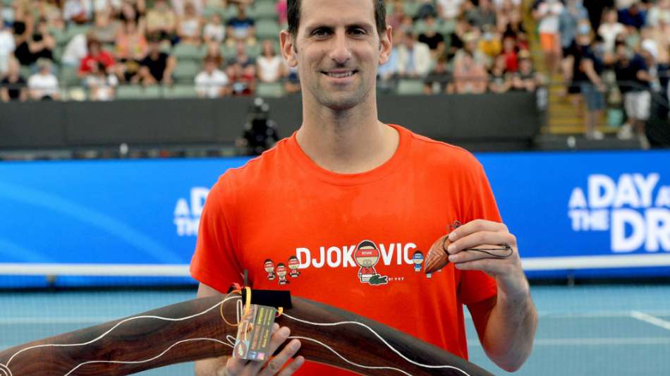 Djokovic bei R&uuml;ckkehr auf den Tennisplatz mit Kurzprogramm