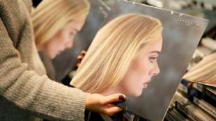 Spotify beugt sich Adele und entfernt Zufallswiedergabe als Standard-Option