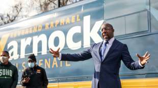 Demokrat Warnock holt Mandant bei Stichwahl in Georgia