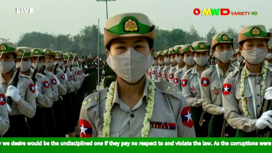 Myanmars Junta demonstriert Macht mit Milit&auml;rparade - viele Tote bei Protesten