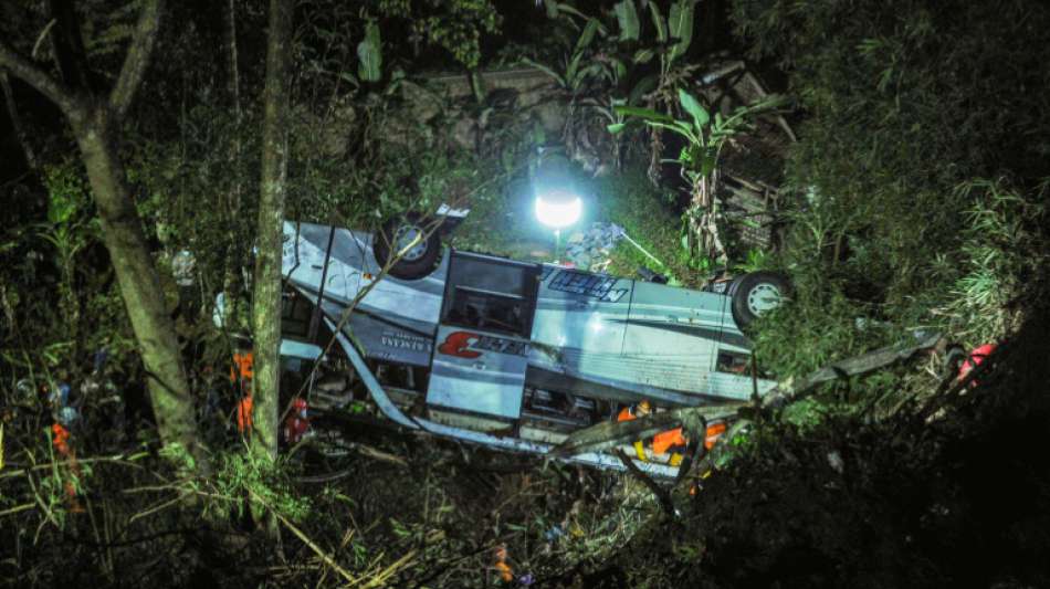Mindestens 27 Tote bei Busungl&uuml;ck in Indonesien