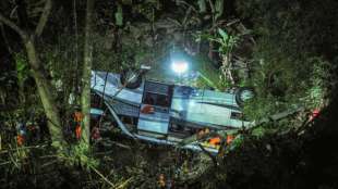 Mindestens 27 Tote bei Busungl&uuml;ck in Indonesien