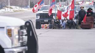 Erste Autofabriken in Nordamerika verringern wegen Trucker-Protesten Produktion