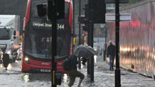 Heftige Regenf&auml;lle sorgen f&uuml;r Verkehrschaos im S&uuml;dosten Englands