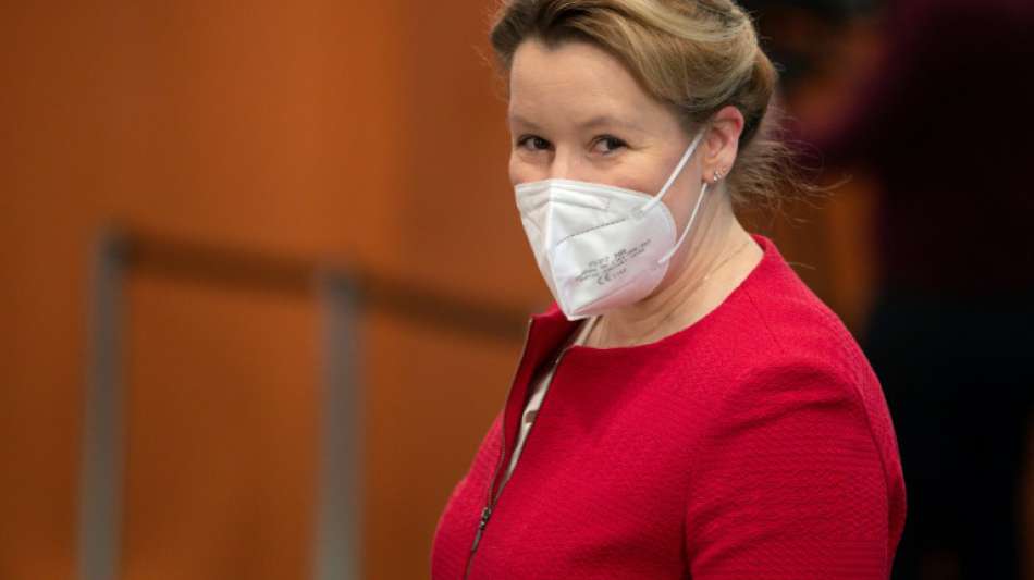 Giffey dr&auml;ngt zu schnellerer Impfung von Grundschullehrern und Erziehern