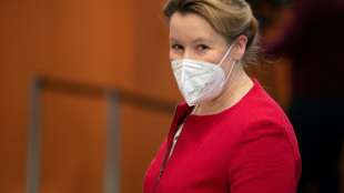 Giffey dr&auml;ngt zu schnellerer Impfung von Grundschullehrern und Erziehern