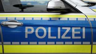 Auto erfasst in Frankfurt zwei Fu&szlig;g&auml;nger - M&auml;nner tot 