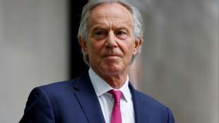 Queen erhebt Ex-Premier Blair in den Ritterstand