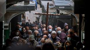 Hunderte Gl&auml;ubige bei Karfreitagsprozession durch Jerusalems Altstadt