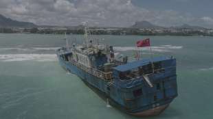 Chinesischer Trawler mit 130 Tonnen Heiz&ouml;l vor Mauritius auf Grund gelaufen