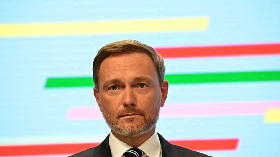 Lindner f&uuml;r Reduzierung der Zuschauer in Stadien