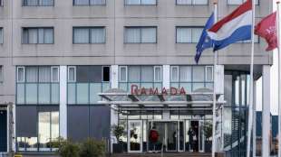 Paar nach Flucht aus Quarant&auml;ne-Hotel in Niederlanden nun in Klinik in Isolation