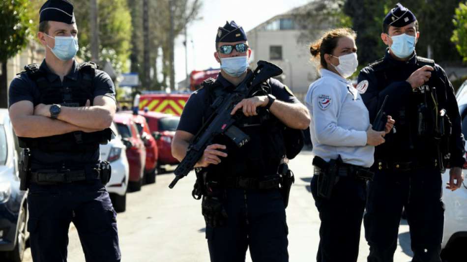 Macron besucht Angeh&ouml;rige von get&ouml;teter Polizeimitarbeiterin bei Paris