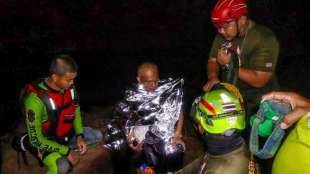 Meditierender M&ouml;nch aus &uuml;berfluteter H&ouml;hle in Thailand gerettet