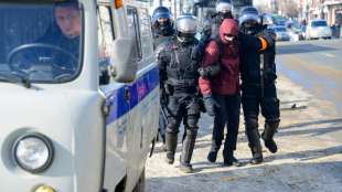 Schon hunderte Festnahmen bei Protesten in Russland