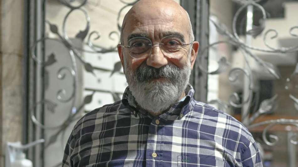 T&uuml;rkisches Gericht setzt Schriftsteller Altan auf freien Fu&szlig; 