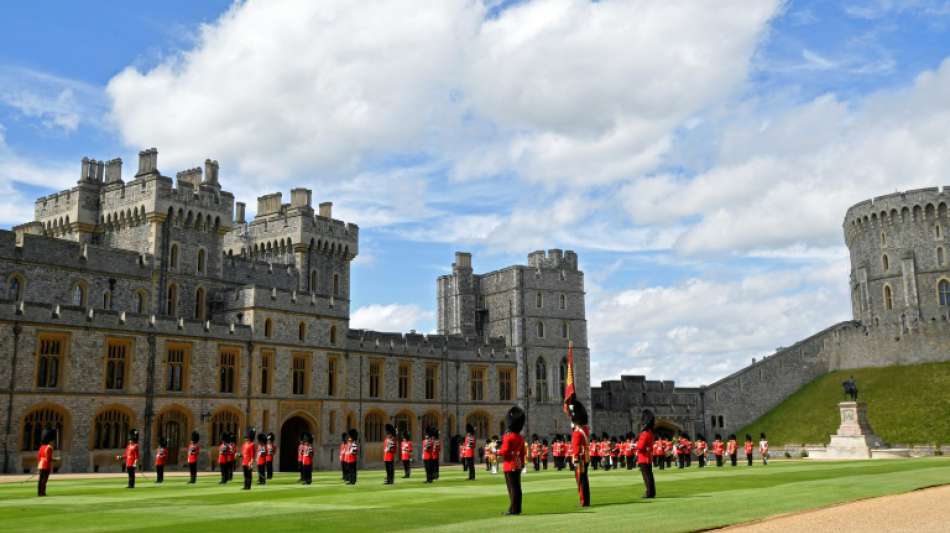 Gro&szlig;e Milit&auml;rparade zum 95. Geburtstag der Queen f&auml;llt aus