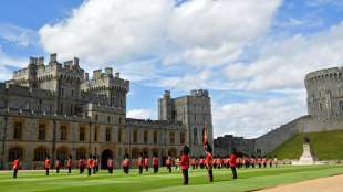 Gro&szlig;e Milit&auml;rparade zum 95. Geburtstag der Queen f&auml;llt aus