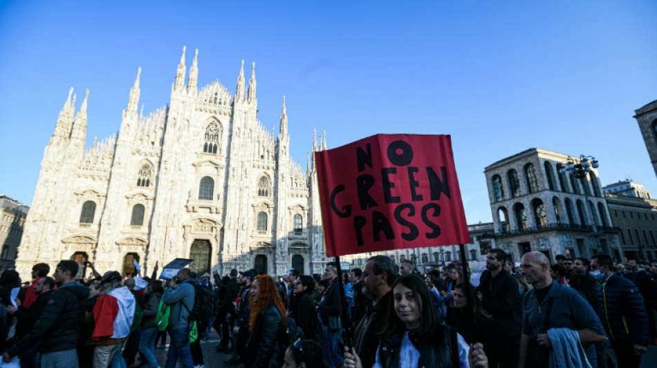 Italiener will sich Impfausweis mit Arm aus Silikon erschleichen