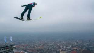 Geiger stürzt in Innsbruck als 30. ab, Stoch führt zur Halbzeit