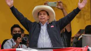 Linker Castillo f&uuml;hrt bei Stichwahl in Peru knapp - Fujimori spricht von Betrug