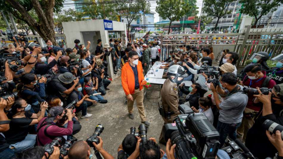 Drei Aktivisten in Thailand wegen Majest&auml;tsbeleidigung in Untersuchungshaft