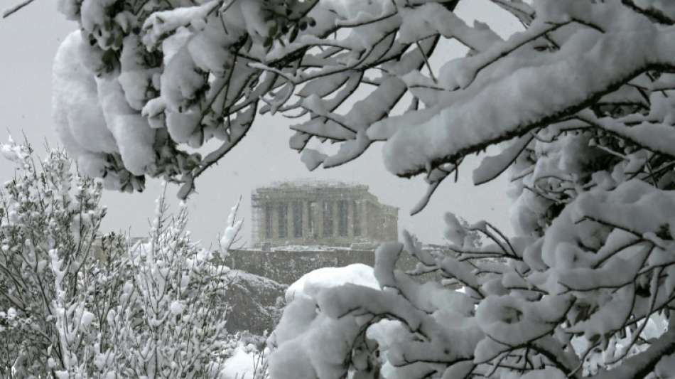 Ungew&ouml;hnlicher Schnee in Athen und Umgebung sorgt f&uuml;r Verkehrschaos