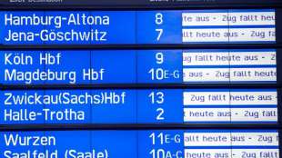 Schneemassen und Eis beeintr&auml;chtigen auch am Dienstag teilweise noch Bahnverkehr