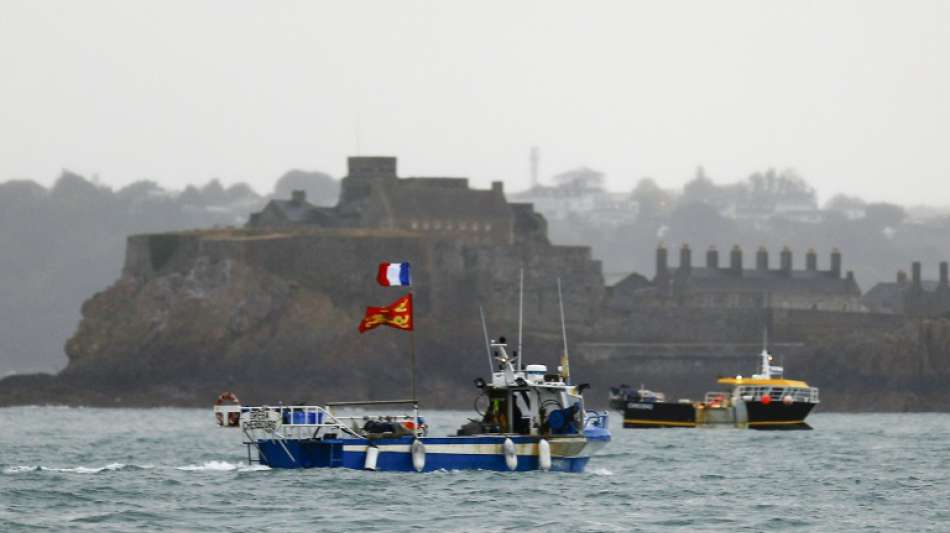 Briten entsenden im Fischereistreit mit Frankreich Kriegsschiffe