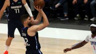 NBA: Kleber und Dallas verlieren - Irving &uuml;berzeugt und wird beworfen