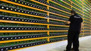 China zieht Bitcoin-Sch&uuml;rfern den Stecker - Kurs der Kryptow&auml;hrung sinkt deutlich
