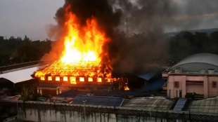 Insassen setzen Gef&auml;ngnis in Thailand aus Corona-Protest in Brand