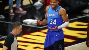 113:102: Middleton bringt Bucks in F&uuml;hrung