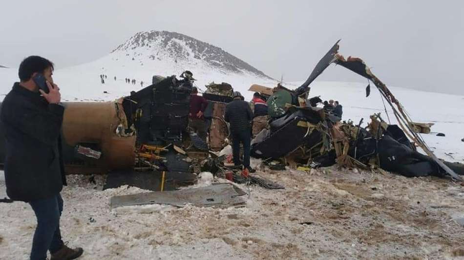 Mindestens elf Tote bei Absturz von Milit&auml;rhubschrauber in der T&uuml;rkei